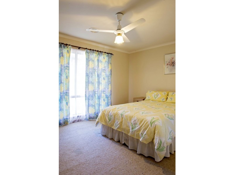 10 Lone Pine Avenue, Corowa NSW 2646