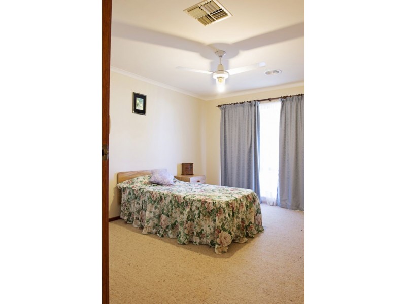10 Lone Pine Avenue, Corowa NSW 2646