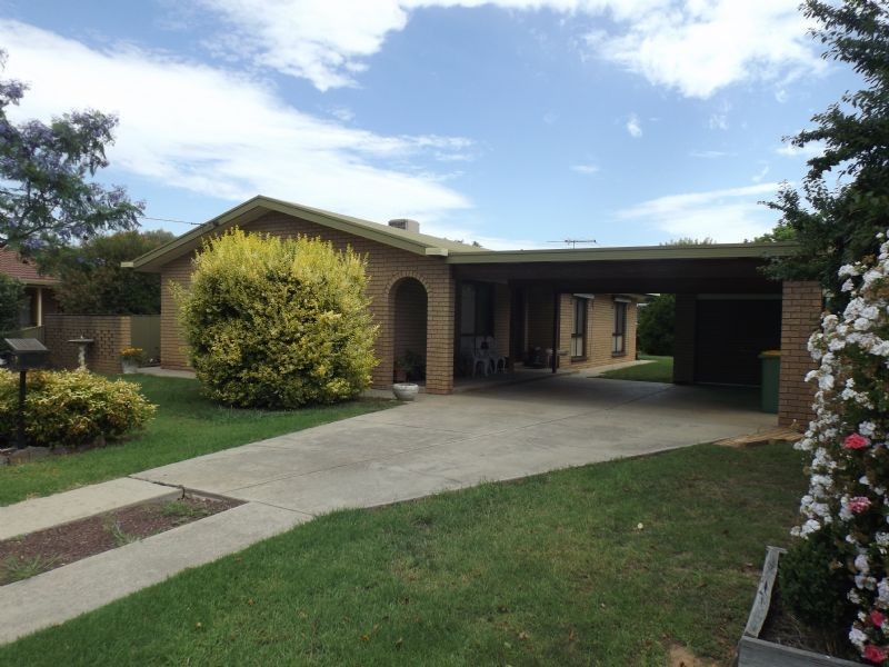 9 Lone Pine Avenue, Corowa NSW 2646