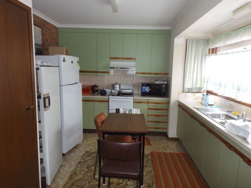 9 Lone Pine Avenue, Corowa NSW 2646