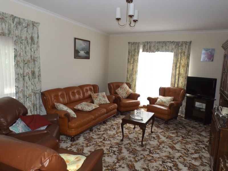 9 Lone Pine Avenue, Corowa NSW 2646