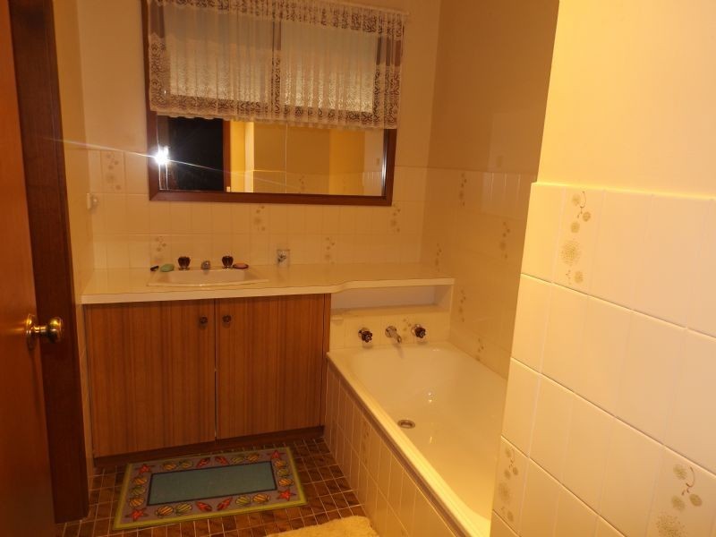 9 Lone Pine Avenue, Corowa NSW 2646