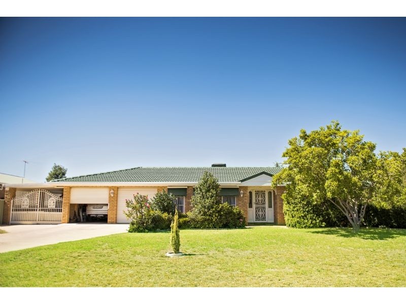 17 Banksia Drive, Corowa NSW 2646