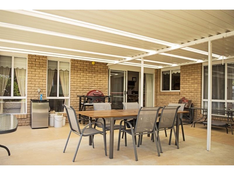 17 Banksia Drive, Corowa NSW 2646