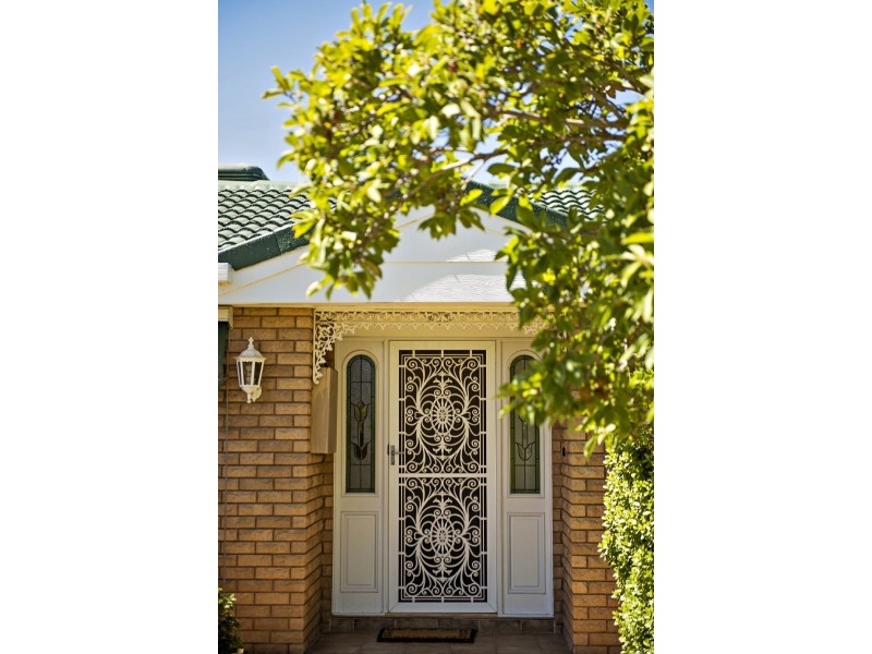 17 Banksia Drive, Corowa NSW 2646