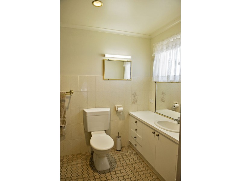 17 Banksia Drive, Corowa NSW 2646