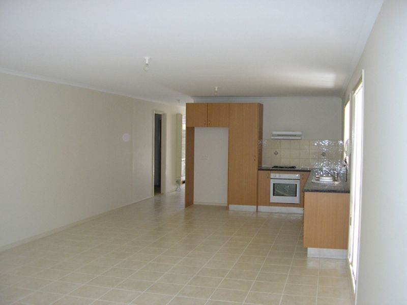 6 ROBERTS COURT, Endeavour Hills VIC 3802