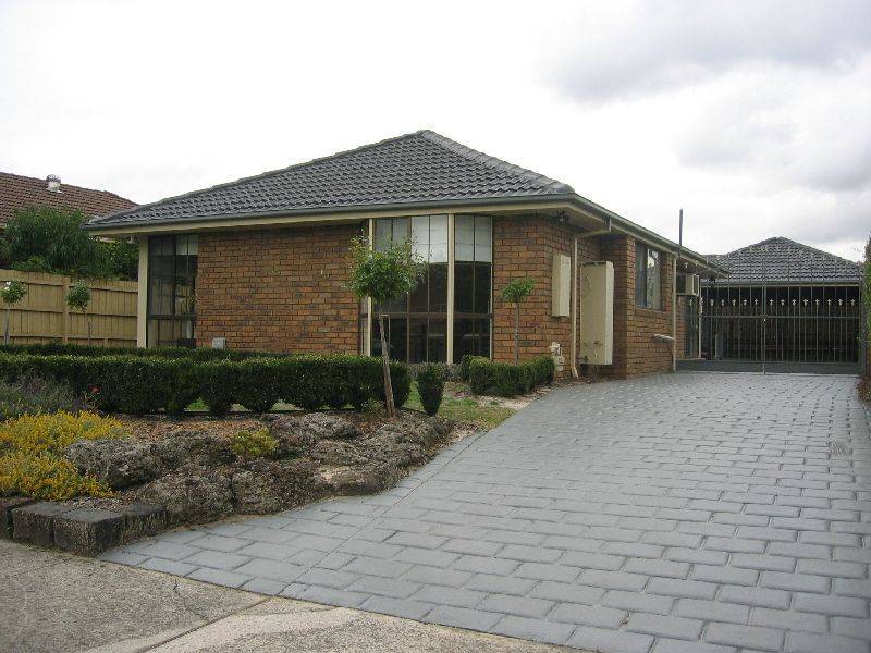 95 Chalcot Drive, Endeavour Hills VIC 3802