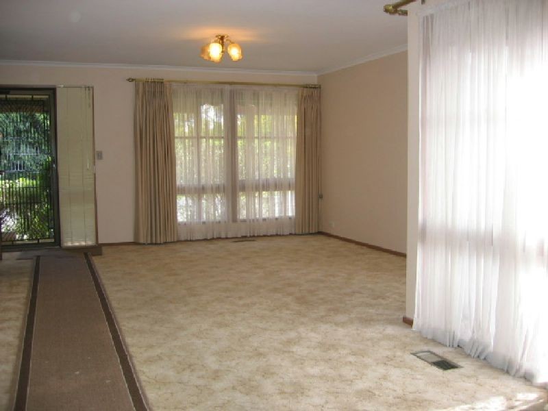 5 James Cook Drive, Endeavour Hills VIC 3802