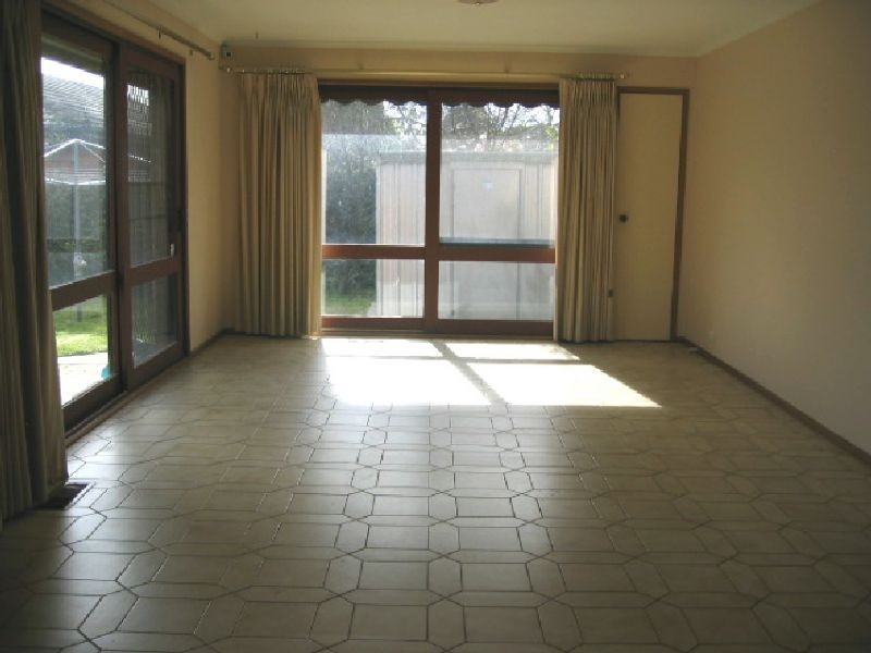 5 James Cook Drive, Endeavour Hills VIC 3802