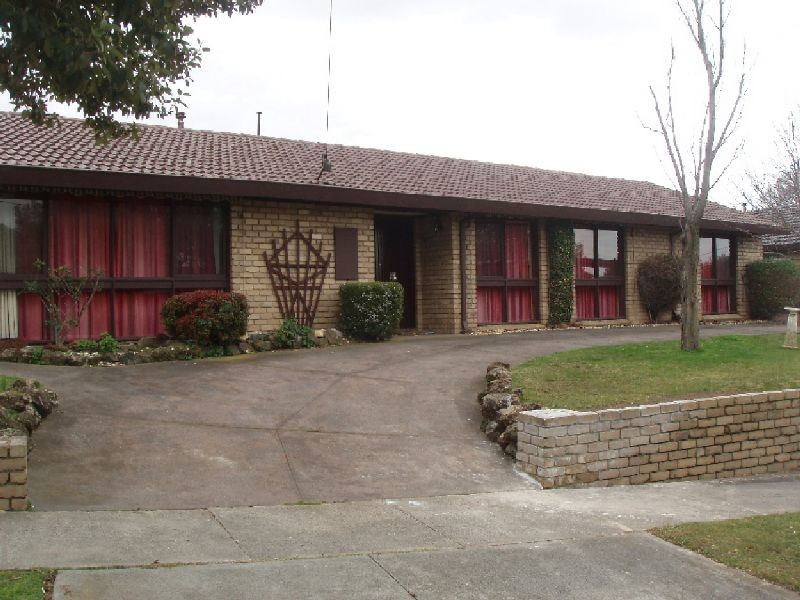 5 Outlook Drive, Dandenong North VIC 3175