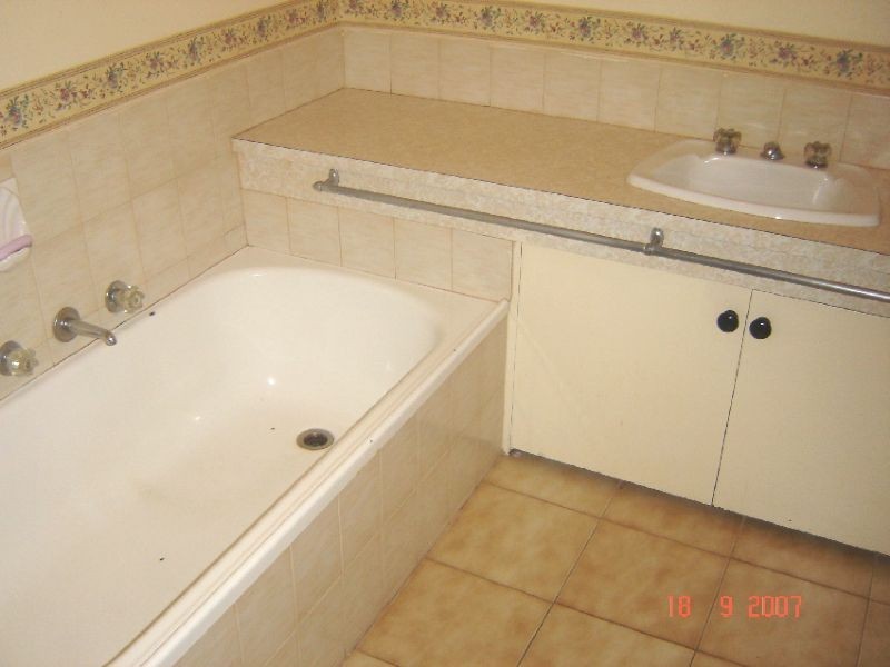 12 Cambridge Drive, Springvale South VIC 3172