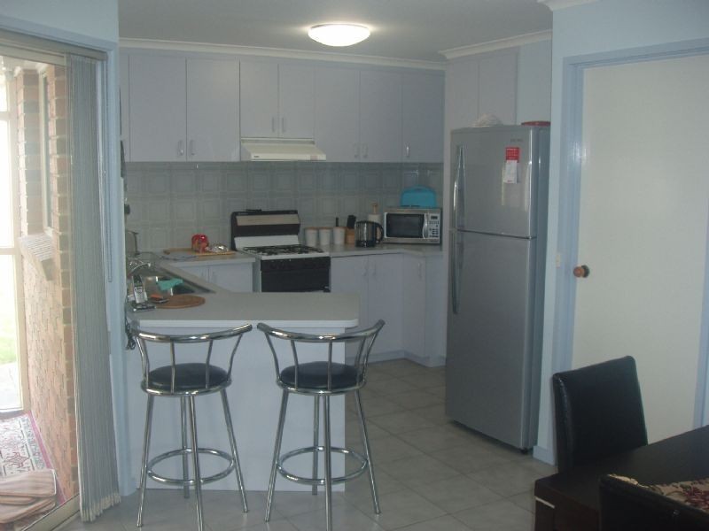 2/4 Edinborough Street, Hallam VIC 3803