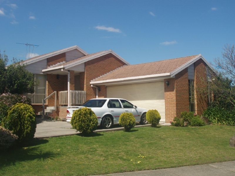 19 Arthur Phillip Drive, Endeavour Hills VIC 3802