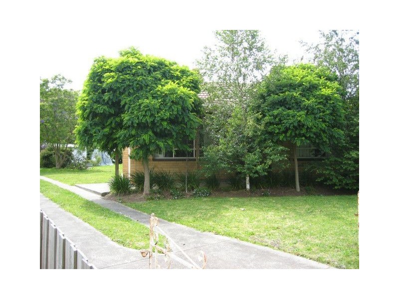 8 Edinborough Street, Hallam VIC 3803