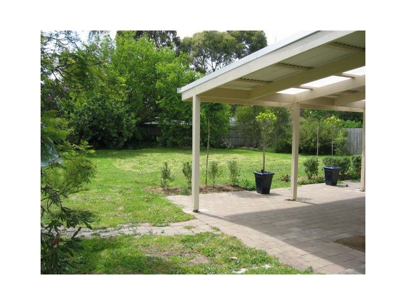 8 Edinborough Street, Hallam VIC 3803