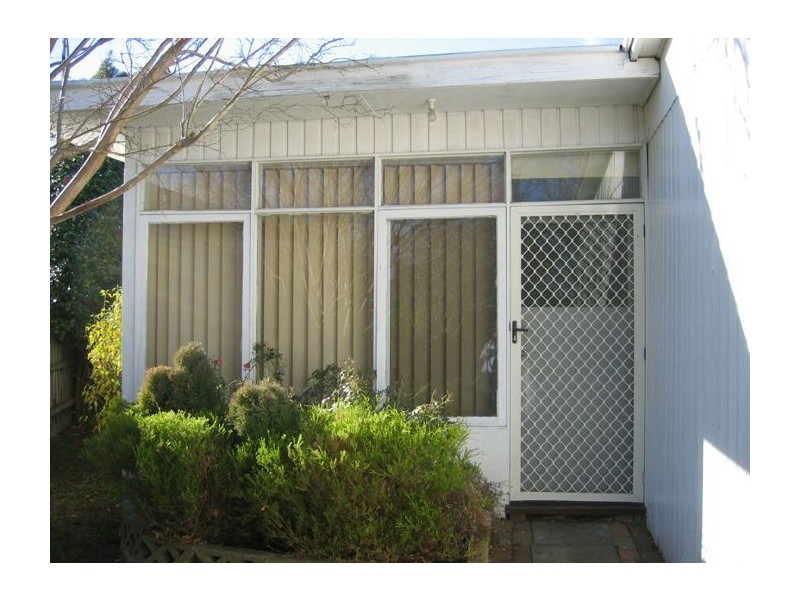 2/6 Edinborough Street, Hallam VIC 3803