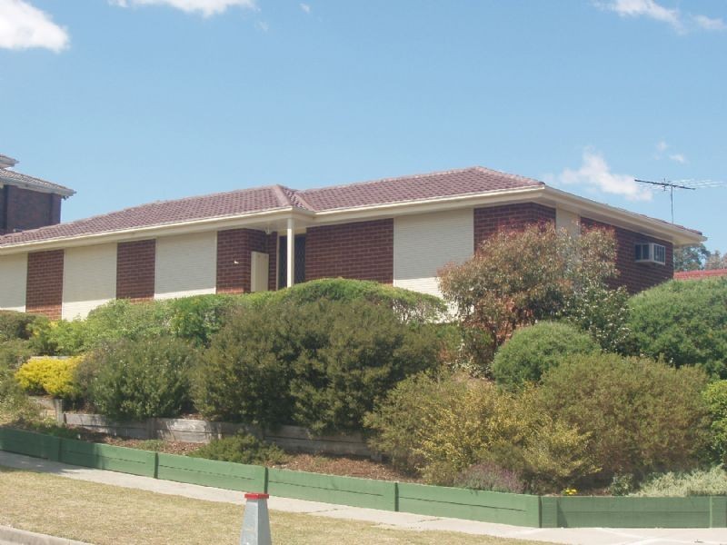 14 Sydney Parkinson Ave, Endeavour Hills VIC 3802