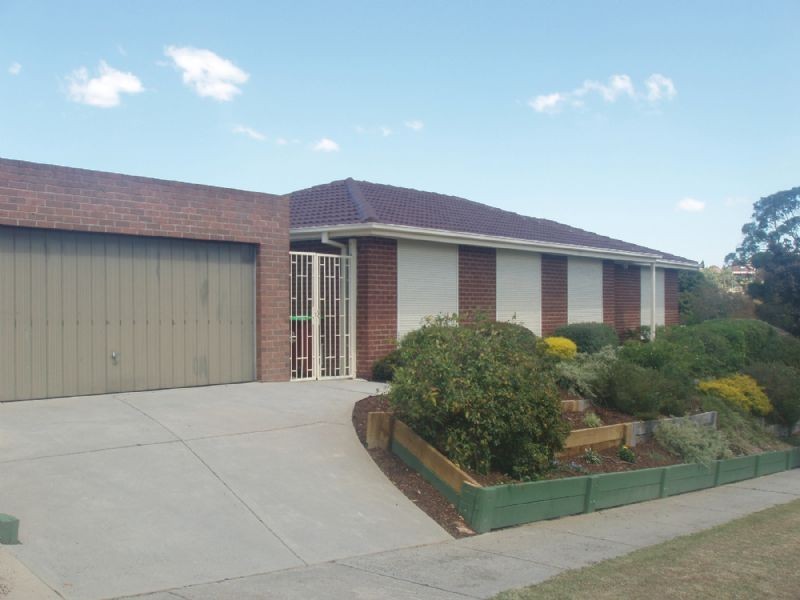 14 Sydney Parkinson Ave, Endeavour Hills VIC 3802