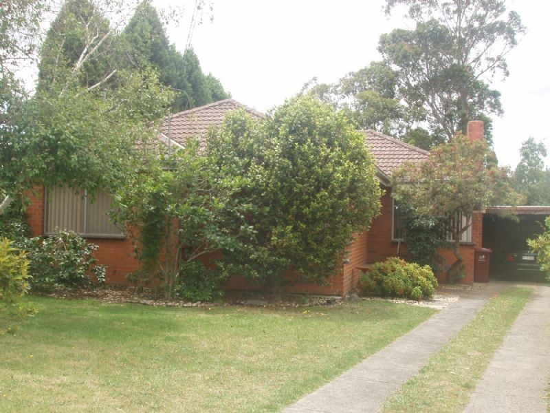 27 Holly Ave, Dandenong North VIC 3175