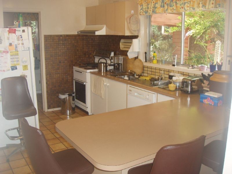 27 Holly Ave, Dandenong North VIC 3175