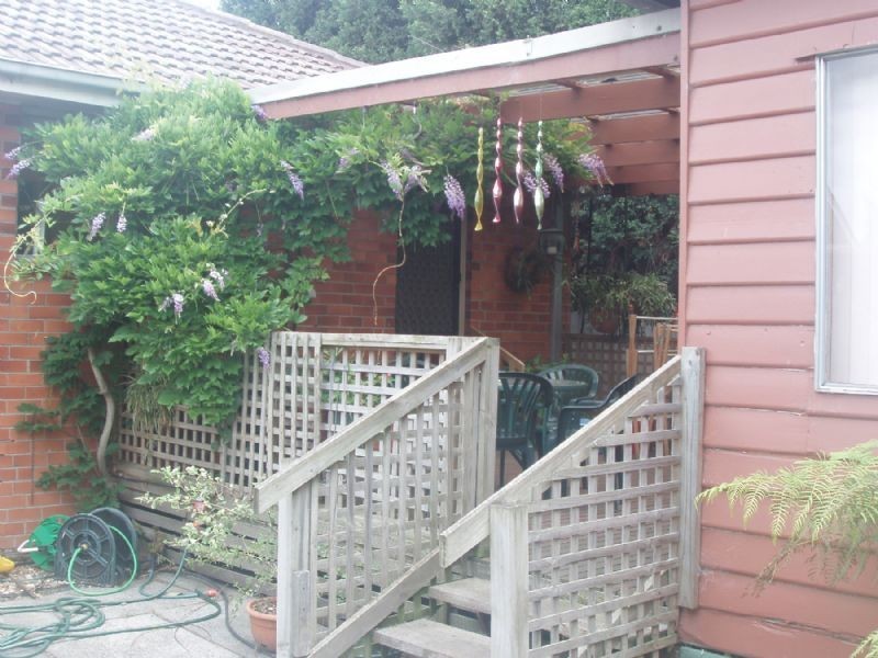 27 Holly Ave, Dandenong North VIC 3175