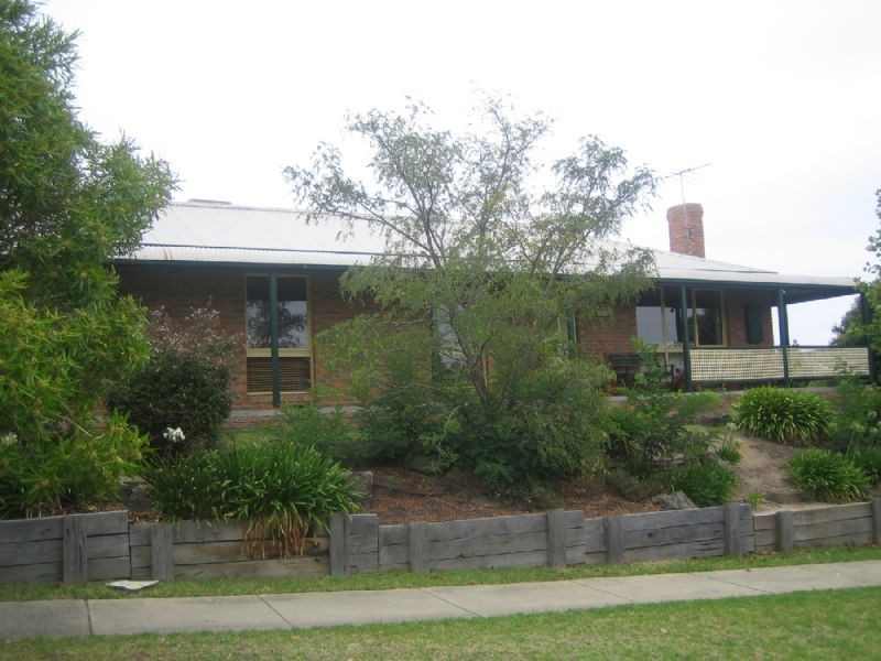 16 Showjump Crescent, Endeavour Hills VIC 3802
