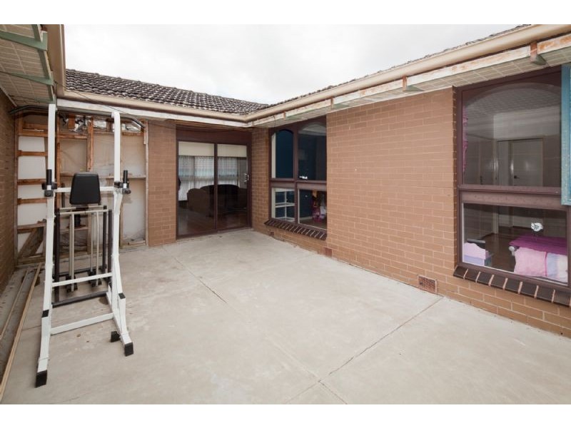 5 Oxford Crt, Dandenong North VIC 3175