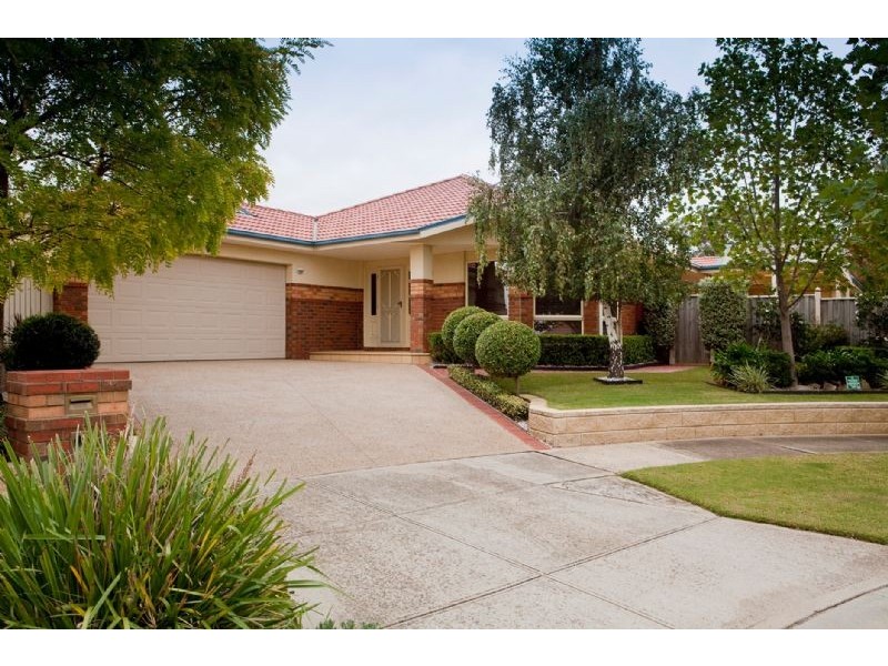 4 SILVERTOP CLOSE, Lynbrook VIC 3975