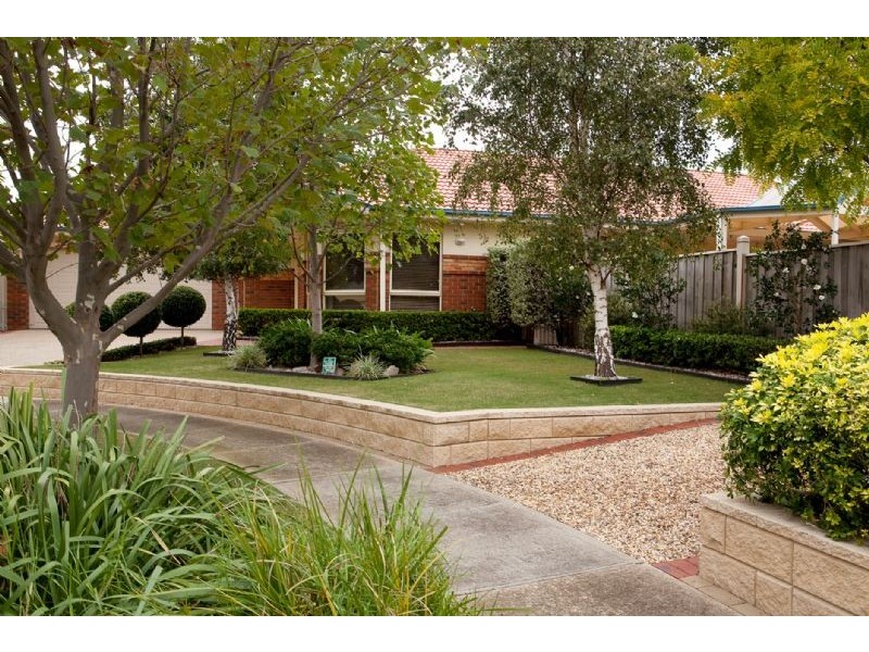 4 SILVERTOP CLOSE, Lynbrook VIC 3975