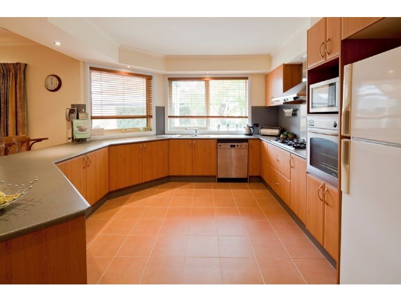 4 SILVERTOP CLOSE, Lynbrook VIC 3975