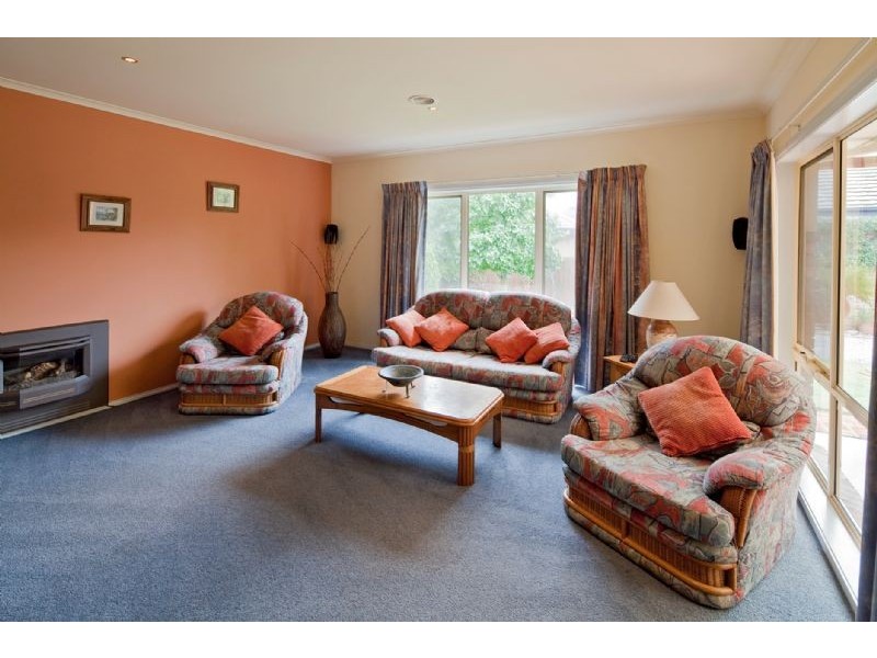 4 SILVERTOP CLOSE, Lynbrook VIC 3975