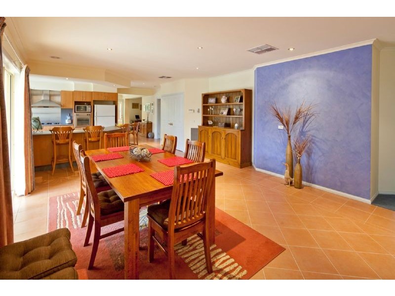 4 SILVERTOP CLOSE, Lynbrook VIC 3975