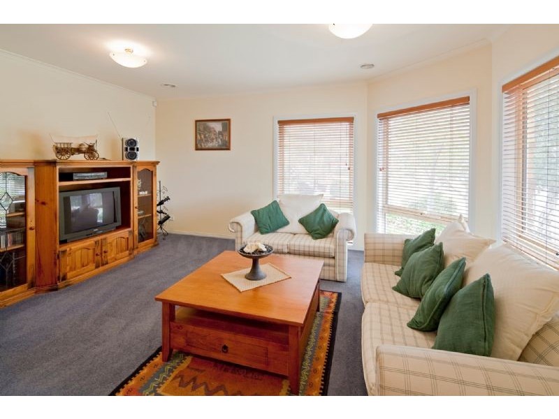 4 SILVERTOP CLOSE, Lynbrook VIC 3975