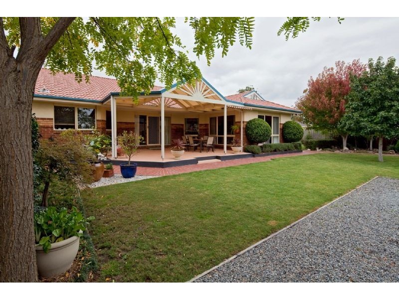 4 SILVERTOP CLOSE, Lynbrook VIC 3975