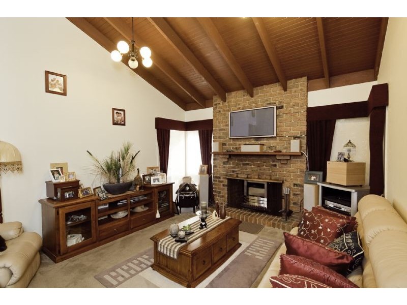 13 SKIPTON PL, Endeavour Hills VIC 3802