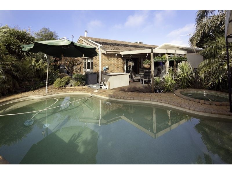 13 SKIPTON PL, Endeavour Hills VIC 3802