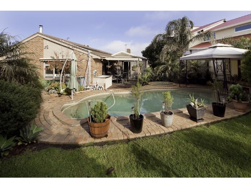 13 SKIPTON PL, Endeavour Hills VIC 3802