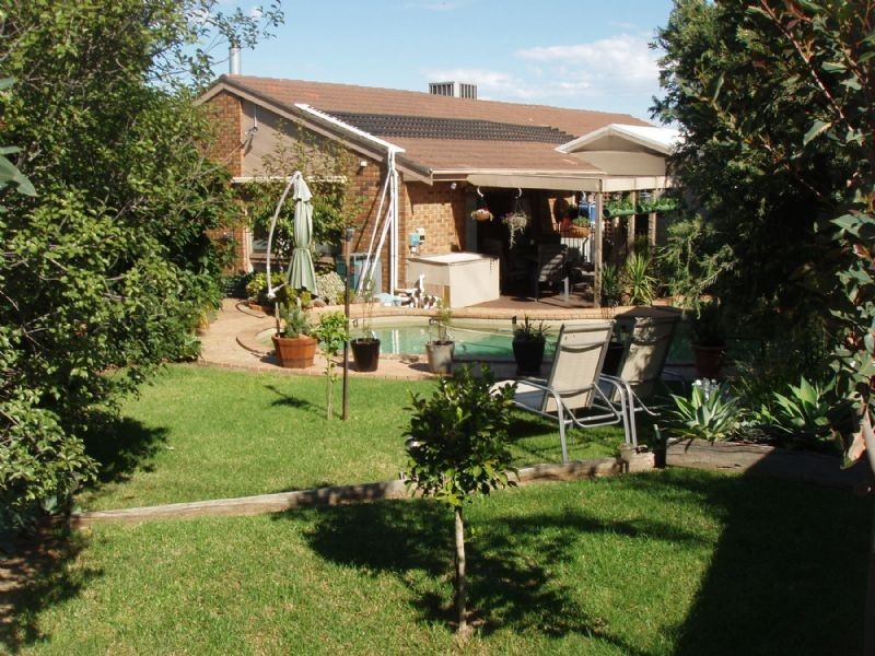 13 SKIPTON PL, Endeavour Hills VIC 3802