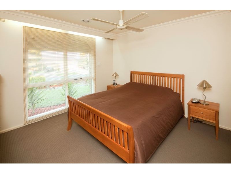 18 OBERON STREET, Dandenong North VIC 3175