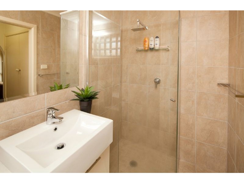 18 OBERON STREET, Dandenong North VIC 3175