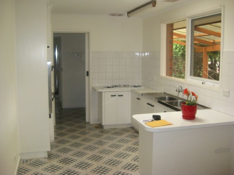 8 Donelly Road, Hallam VIC 3803