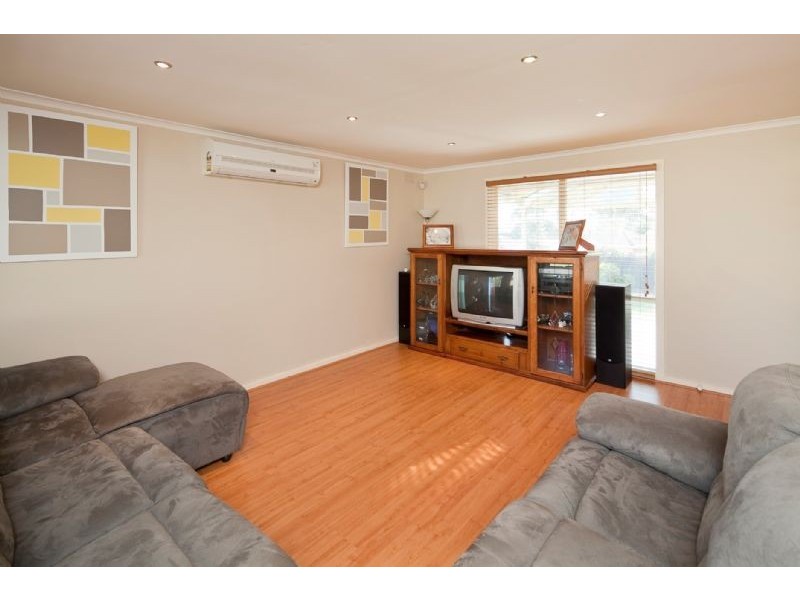 8 HARDMAN COURT, Endeavour Hills VIC 3802