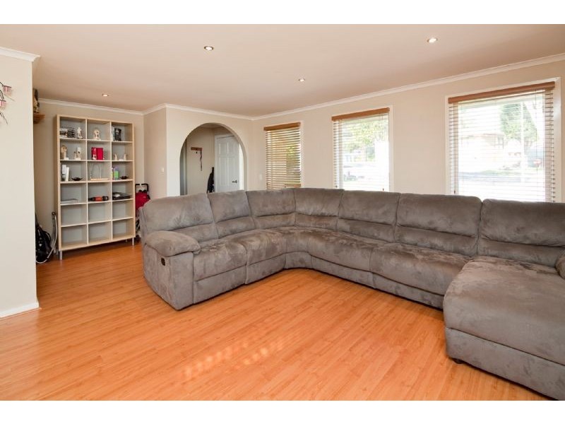 8 HARDMAN COURT, Endeavour Hills VIC 3802