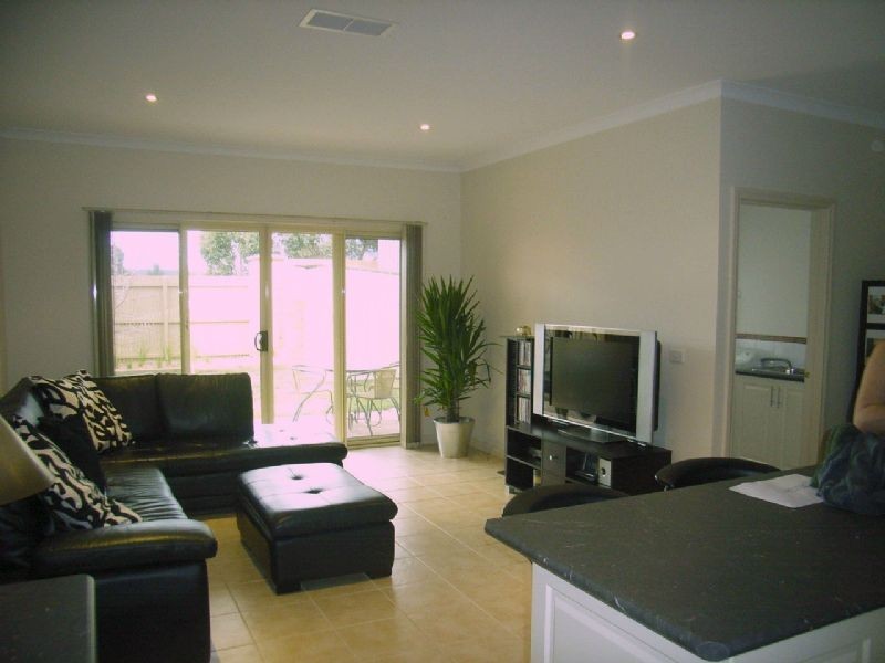 2/84 HEATHERTON ROAD, Endeavour Hills VIC 3802