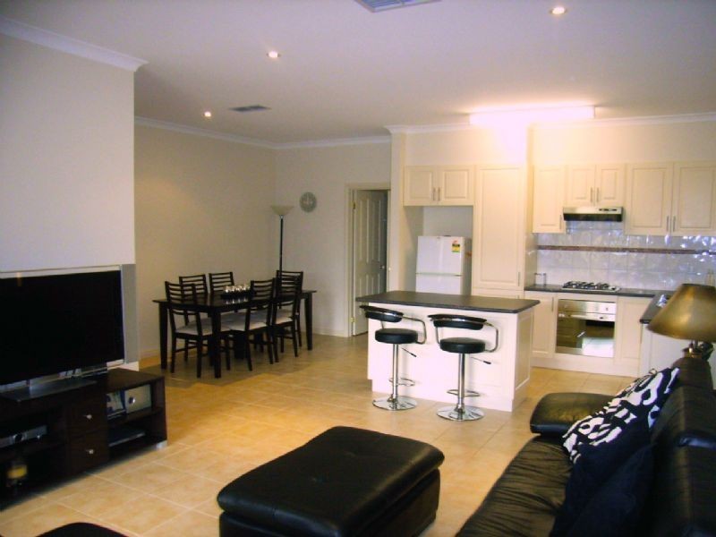 2/84 HEATHERTON ROAD, Endeavour Hills VIC 3802