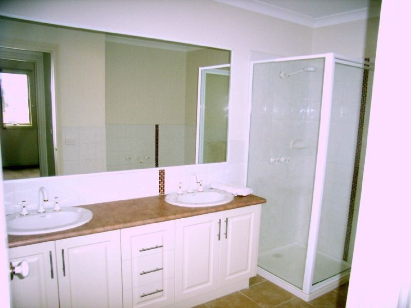 2/84 HEATHERTON ROAD, Endeavour Hills VIC 3802