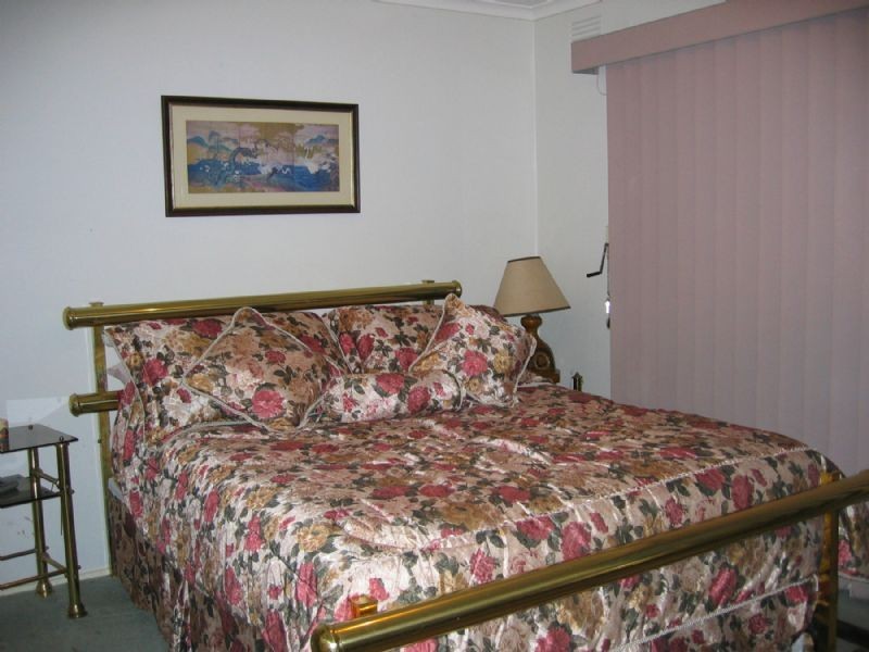 15 CHARLES GREEN AVE, Endeavour Hills VIC 3802