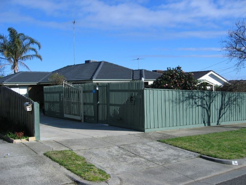 4 FROGNAL DVE, Noble Park North VIC 3174
