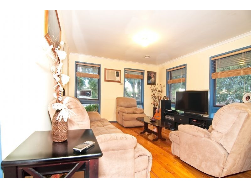 5 SURREY CLOSE, Hallam VIC 3803